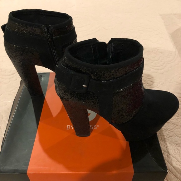 Heels - Picture 3 of 4